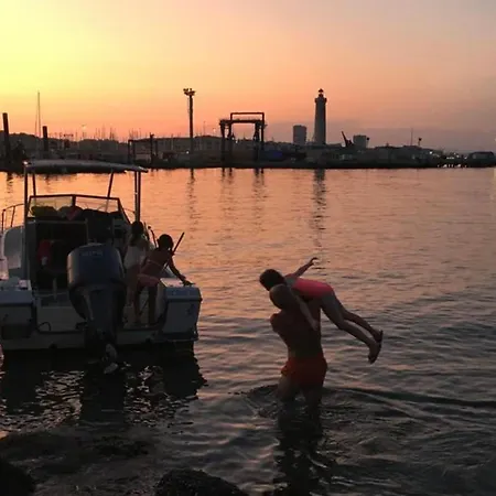 Lumineux Avec Cabine, Parking Prive, Pres De La - Fr-1-338-590 Sète