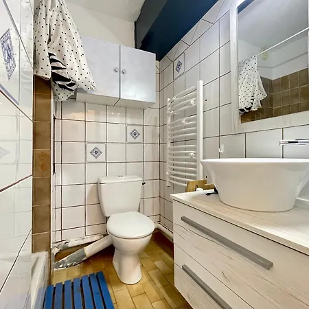 Lumineux Avec Cabine, Parking Prive, Pres De La - Fr-1-338-590 Apartamento
